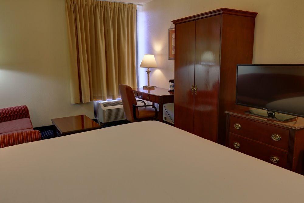 Surestay Plus Hotel By Best Western Chicago Ломбард Екстериор снимка