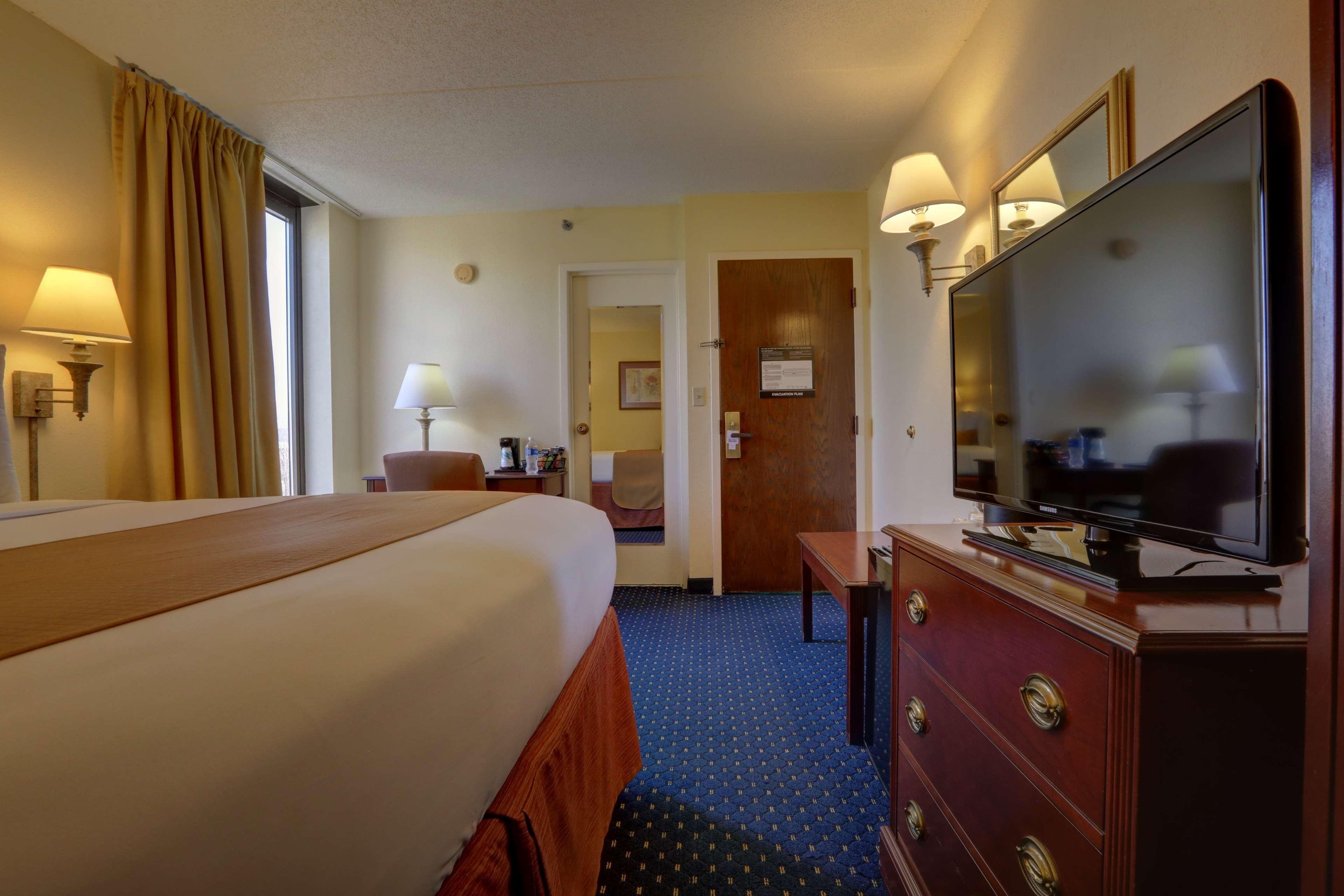 Surestay Plus Hotel By Best Western Chicago Ломбард Стая снимка