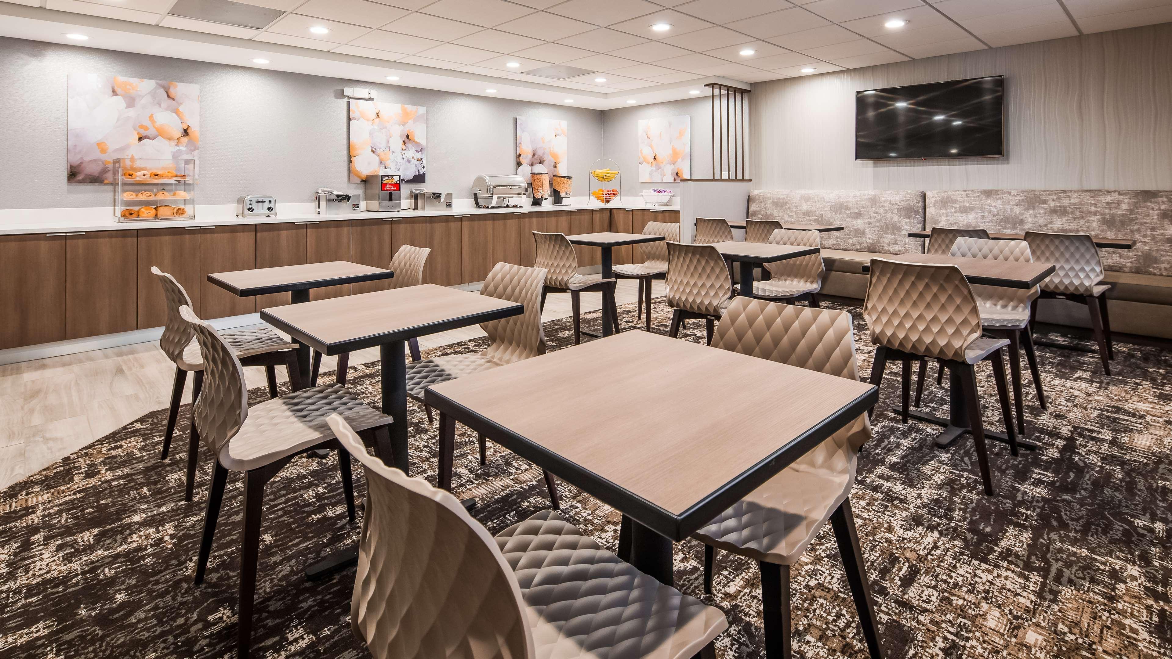 Surestay Plus Hotel By Best Western Chicago Ломбард Екстериор снимка