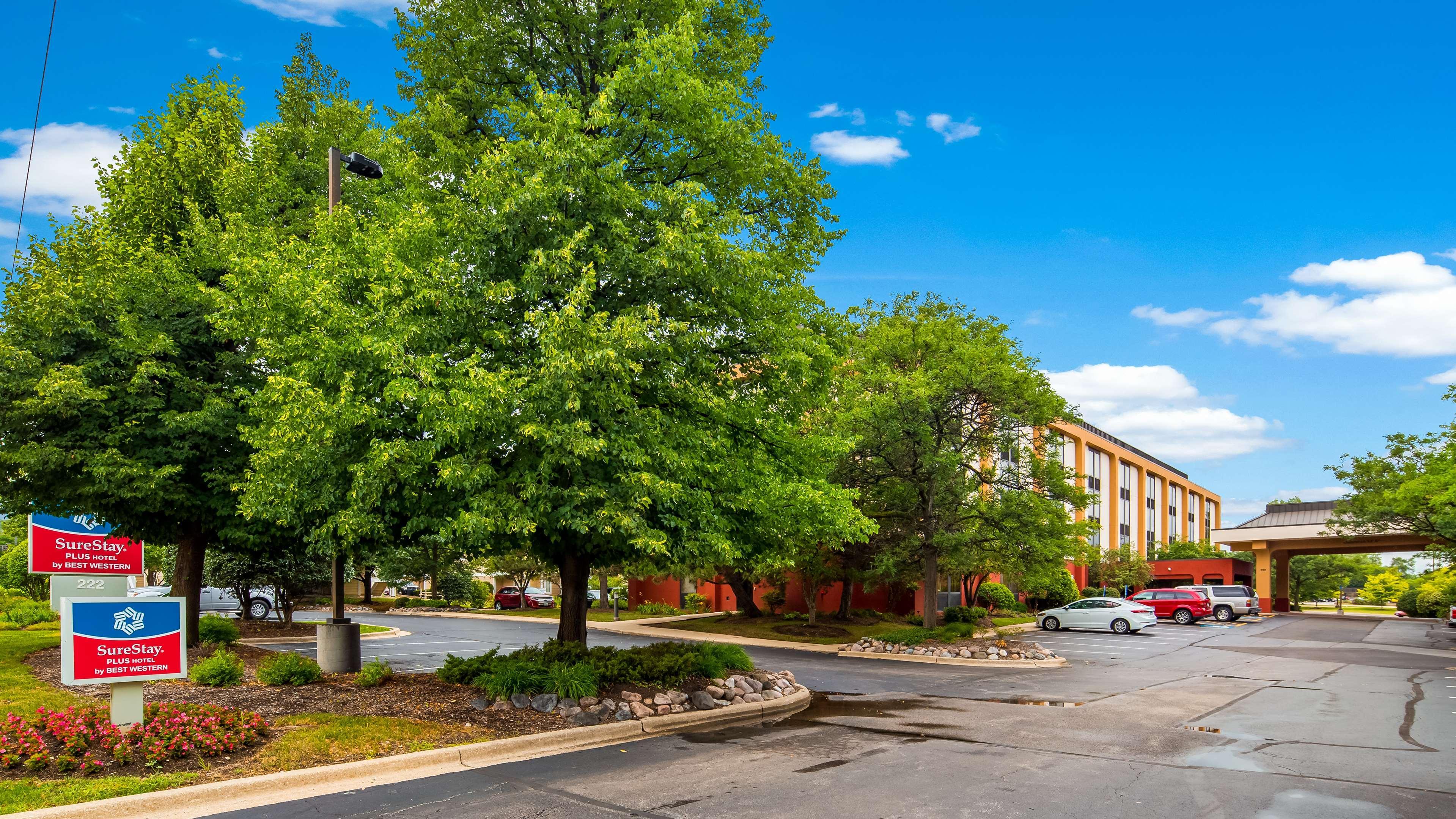 Surestay Plus Hotel By Best Western Chicago Ломбард Екстериор снимка