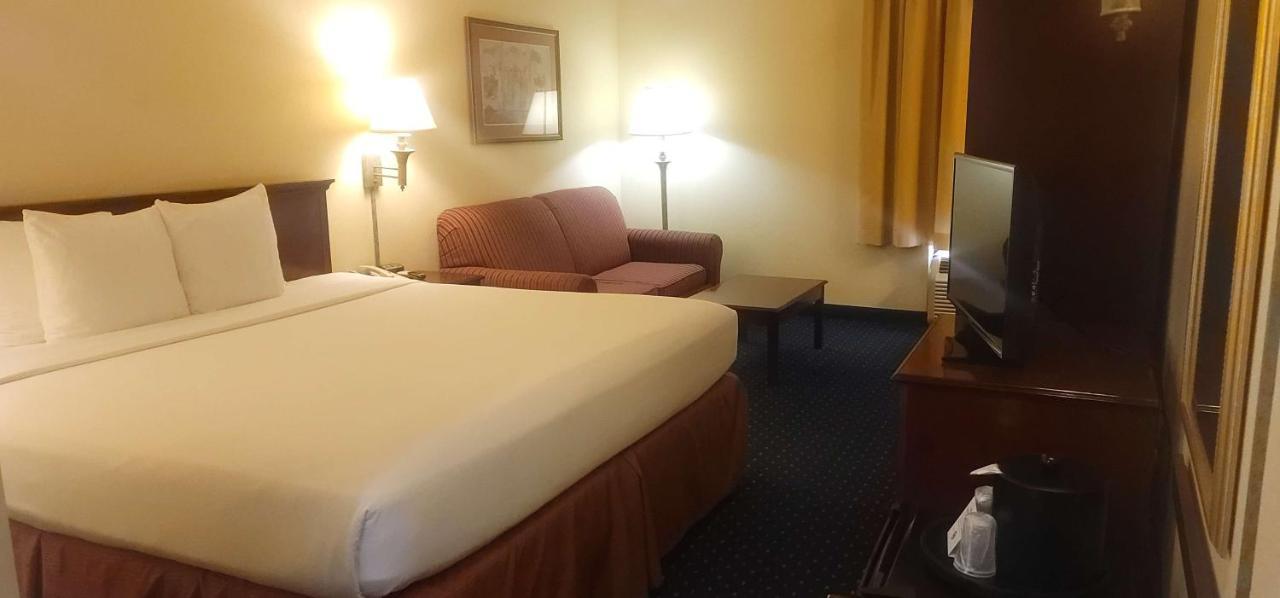 Surestay Plus Hotel By Best Western Chicago Ломбард Екстериор снимка