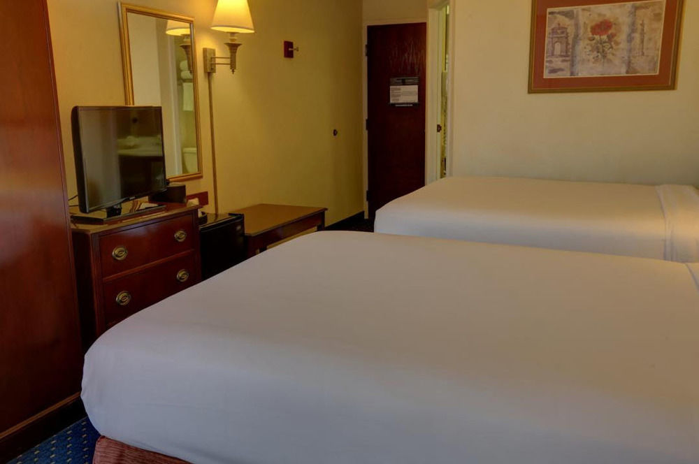 Surestay Plus Hotel By Best Western Chicago Ломбард Екстериор снимка