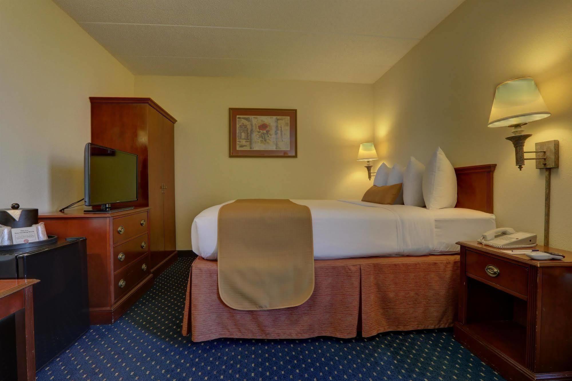 Surestay Plus Hotel By Best Western Chicago Ломбард Екстериор снимка