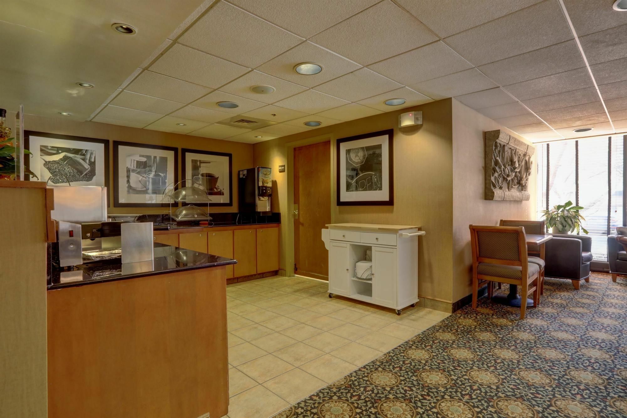 Surestay Plus Hotel By Best Western Chicago Ломбард Екстериор снимка